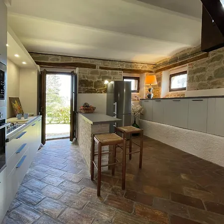 Large Group Retreat With Pool, Cleaning Included Amandola