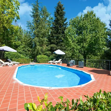 Dom wakacyjny Large Group Retreat With Pool, Cleaning Included Amandola
